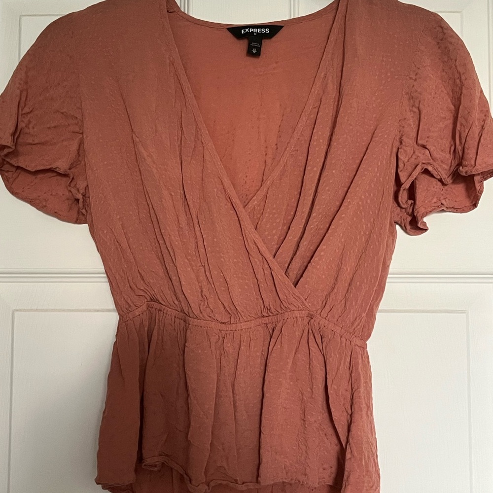 Express Women's Rust-Mauve Flutter Sleeve Top